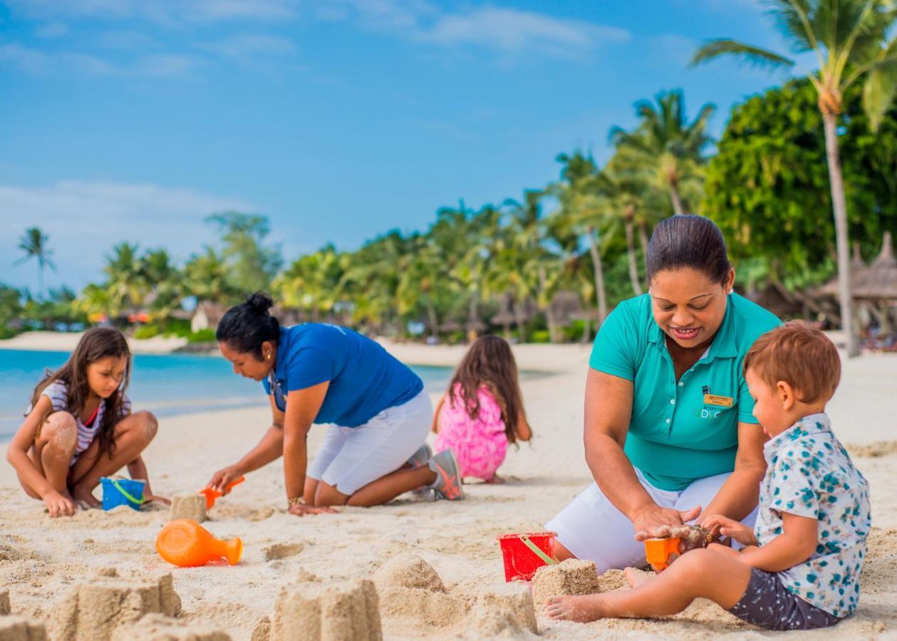Constance Prince Maurice Посте-де-Флак Экстерьер фото Families on the beach at the Sheraton Resort Fiji
