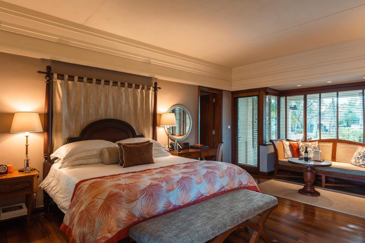 Constance Prince Maurice Посте-де-Флак Экстерьер фото A bedroom at the Taj Bengal