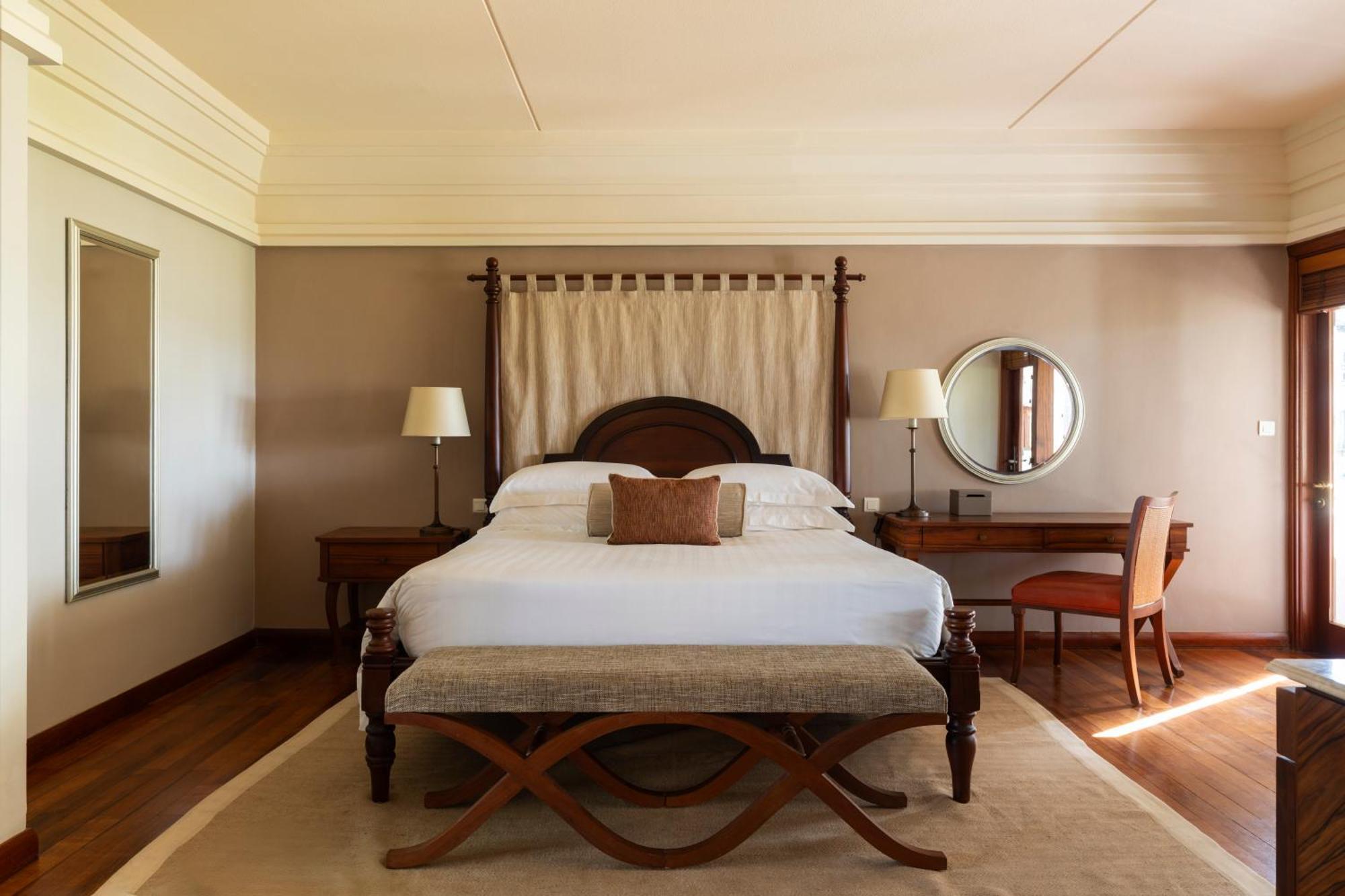 Constance Prince Maurice Посте-де-Флак Экстерьер фото A bedroom at the Taj Bengal